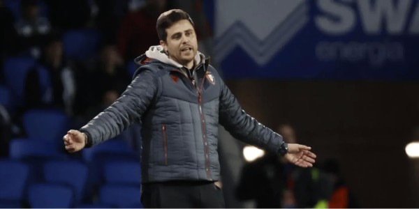 FB体育app下载-奥萨苏纳主帅：比赛失利原因既有战术层面的，也有判罚层面