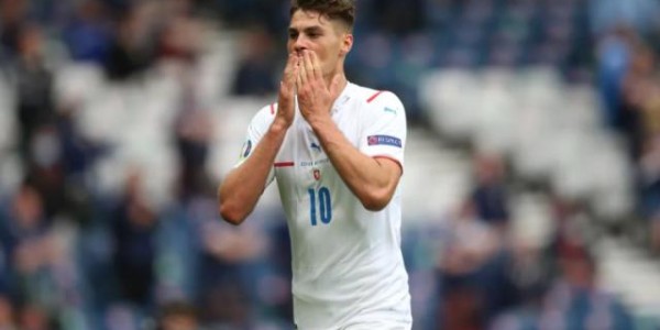 希克：上半场就觉得可以吊门 队友：最佳进球就它了