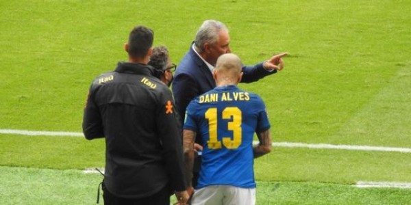 FB体育-库鸟471天后回归 阿利松2逃红牌  巴西平厄瓜多尔