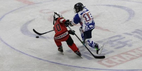 FB体育-第二届黄河流域九省（区）冰球邀请赛开赛|杨迪|中新社|宁夏|青海|山西_新浪体育_新浪新闻