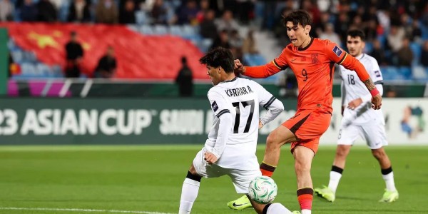 FB体育app下载-中日亚洲杯决赛前瞻：日核心球员缺席送利好，谁先进球将成关键