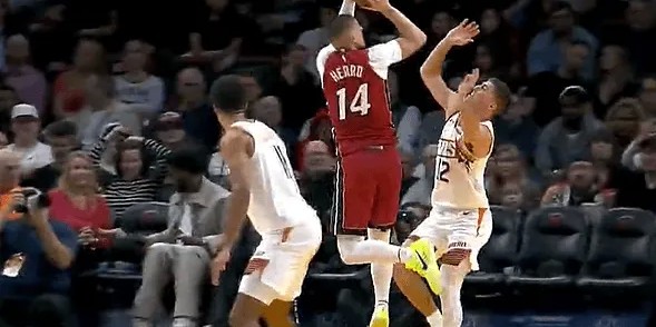 FB体育-希罗突起内线强打得手，热火次节打出12-4领先太阳到16分