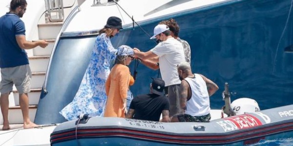 FB体育-内马尔新欢是巴西网红 跟他前女友长得很像！