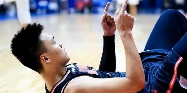 他是广东宏远主教练，身兼重任财富自由，感谢3个姐姐供他打球