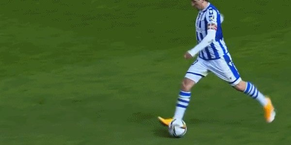 FB体育-西媒：德容手球判罚有争议 同一裁判执法双标